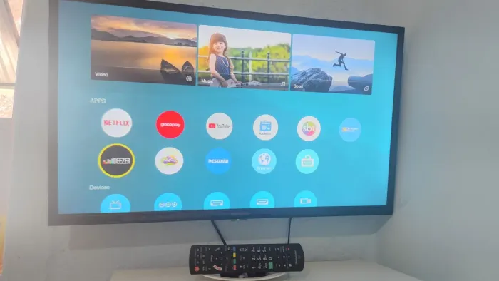 TV Panasonic 32p smartv SEMINOVA, acompanha antena INTELBRAS