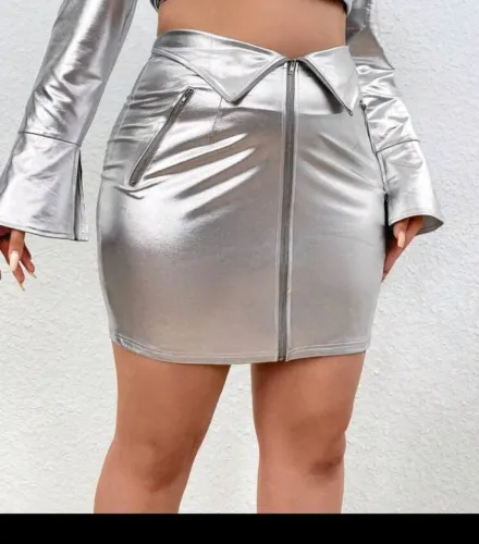 Saia prata plus size