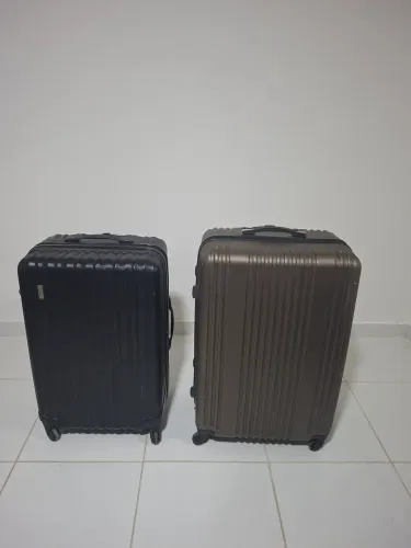 Vende-se mala de viagem