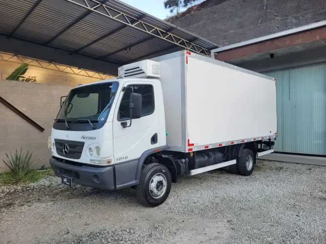 MB Accelo 1016 Baú Frigorífico 2020