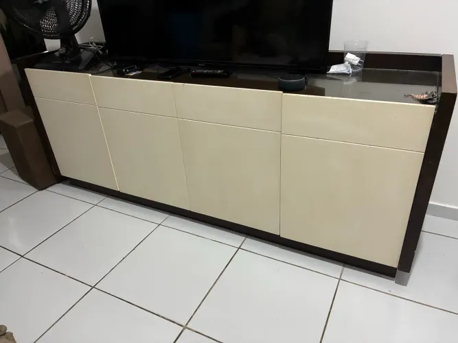 Rack de sala em madeira maciça 