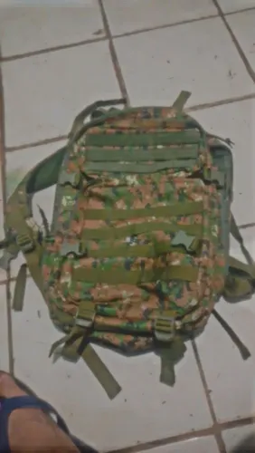 Mochila tatica militar 50 litros (camuflada) com alguns defeitos!!!