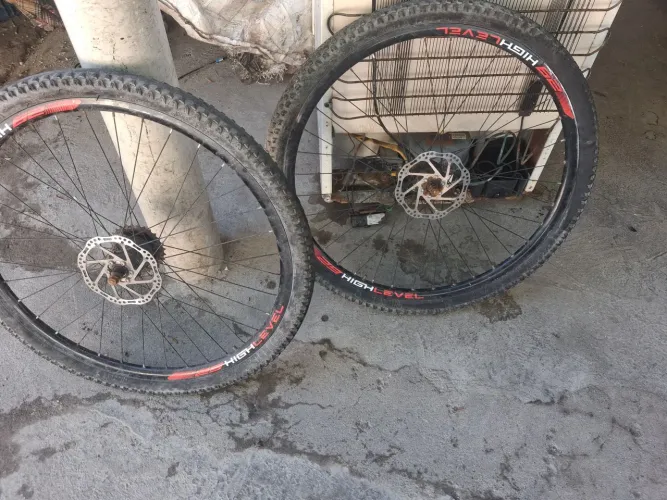 Aro 29 bike usado  dianteira  e traseira  completa 