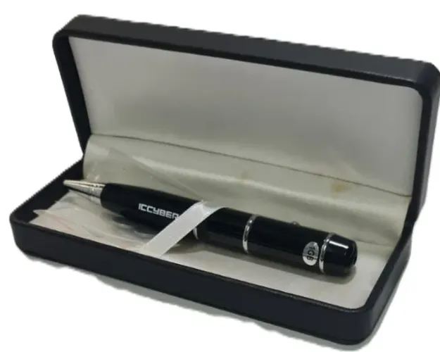 Caneta multifuncional, frequente mente comercializada como uma caneta espiã ou caneta pen