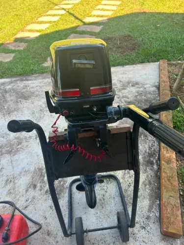 Vendo motor de popa mercury 8hp impecavel 2 T