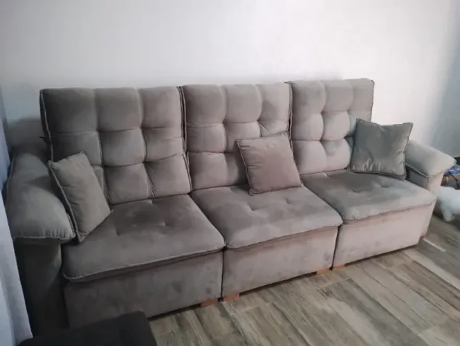 Sofá com encosto reclinável