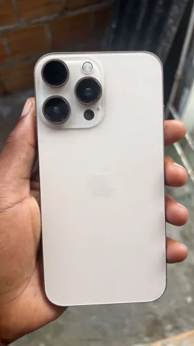 iPhone 11 na carcaça do iPhone 16 pro zero 128 gigas zero,só pega e usar