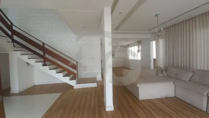Casa na Atalaia de Alto Padrão com 5 Quartos, 4 Banheiros e 4 Vagas