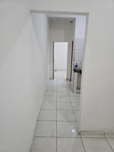 Alugo casa de 1 quarto.
