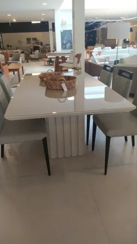 Vendo mesa 2,00x1,00 comprada na Femac ! Valor 2.900 parcelo no cartao