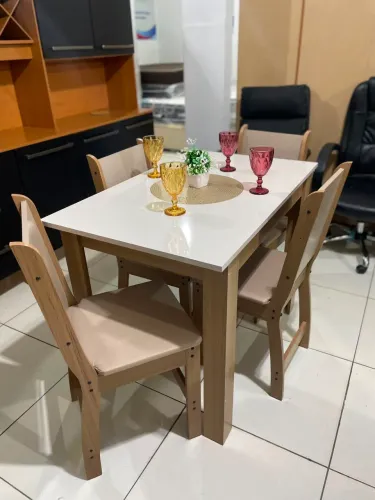 Mesa 4 cadeiras 