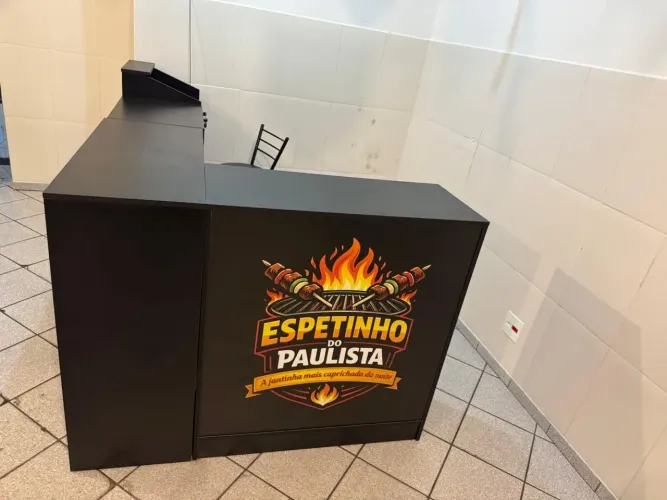 Balcão comercial.
