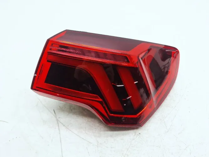 Lanterna Direita Audi Q3 Sportback 2.0 2024 83a945092 Direito/passageiro Vermelho