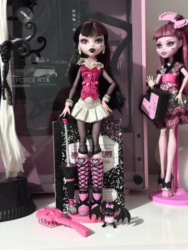 Monster High Draculaura Basica Europeia Importada Completa