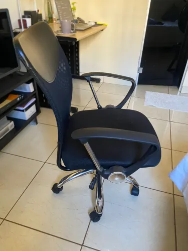 CADEIRA ESCRITÓRIO com função relax e regulagem de altura