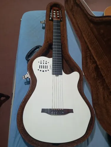 Violão godin Grand concert sa branco