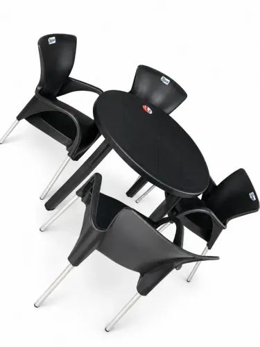 Jogo de mesa com 4 cadeiras