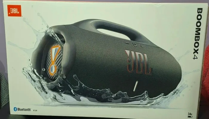 VENDE-SE BOMBOX 4 ZERADA!!!