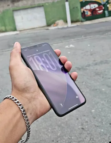 iPhone 11 pro Max 256 gb. Com todos os acessórios funcionando perfeitamente.
