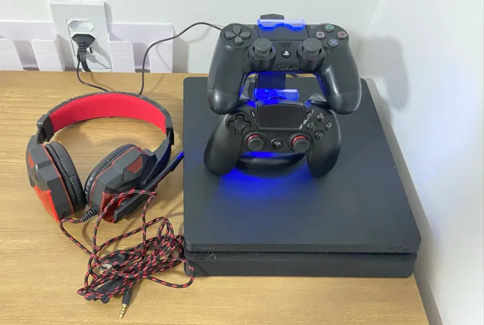 PS4 slim 1tb muito novo