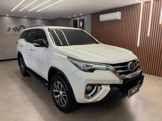 Toyota Hilux SW4 SRX 4X4 2.8 TDI 16V Dies. Aut. 2016