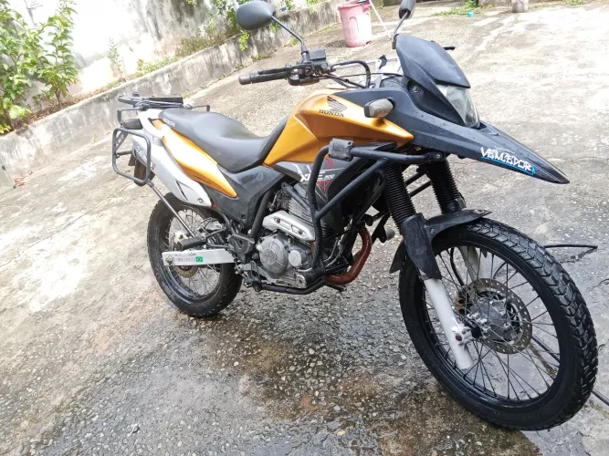 XRE300 todo top só pega ser feliz