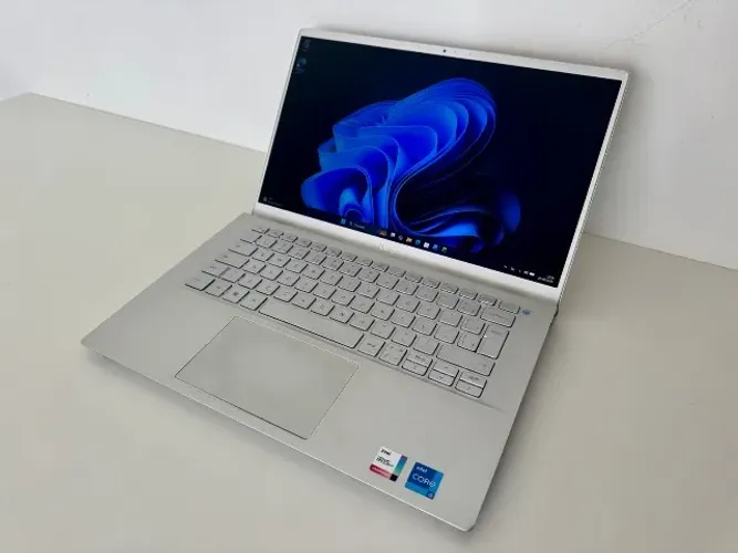 Notebook Dell i5 1135G7 + Intel Iris XE + 8GB + NVMe 256GB + FHD + Teclado Iluminado + Bio