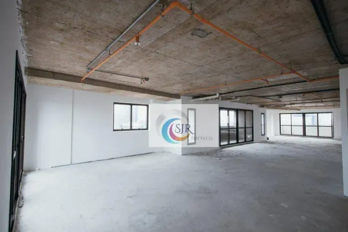 Conjunto comercial de 537m², 18 vagas de garagem, localizado na rua Henry Durant.