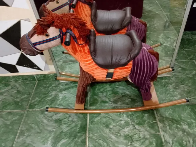 Cavalinho de balanço infantil 