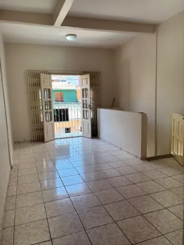 Casa 2 pavimentos, contendo 5 quartos n bairro de Nazaré