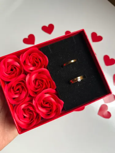 Kit Presente Dia dos Namorados/ Alianças +Caixa com flores artificiais