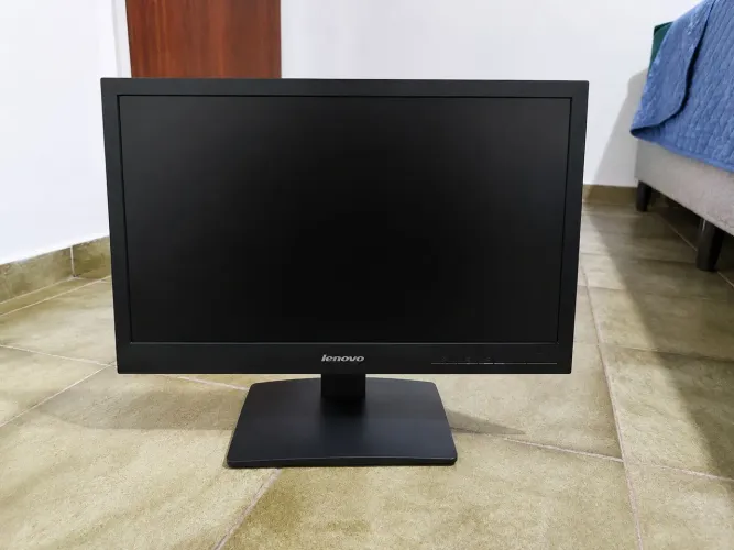 Monitor Lenovo Com Defeito Na Tela + Cabo VGA