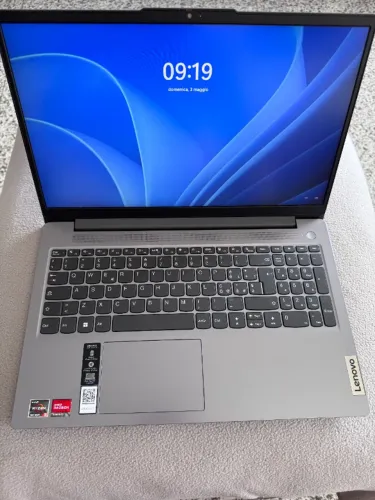 Vendo Notebook Lenovo IDEAPAD 3