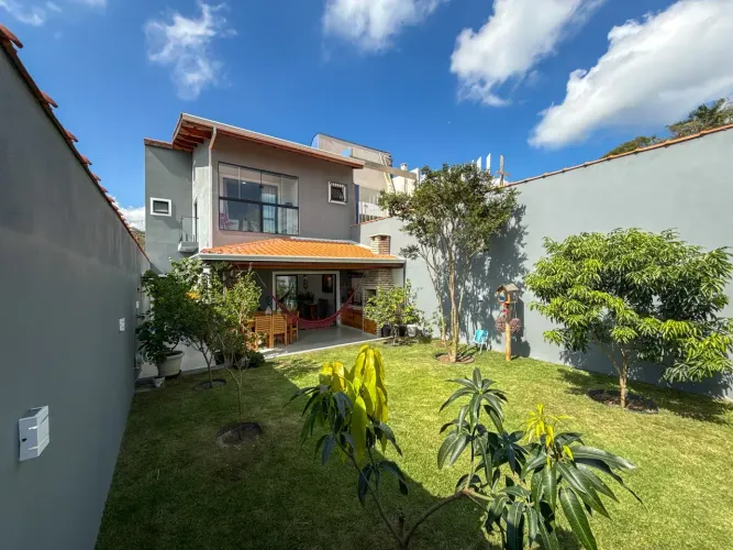 Casa com 3 quartos à venda, 161 m² por R$ 1.590.000 - Bairro Centro - Guararema/SP