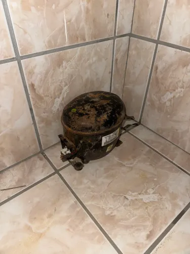 Motor de geladeira queimada