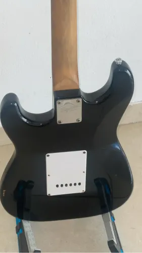 Guitarra squier fender afinitty