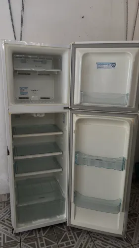 Geladeira Electrolux DF34 Frost Free