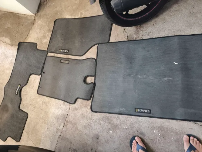 Vendo tapete completo do kwid original 