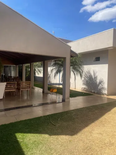 Vende-se chácara em Cristais Paulista.