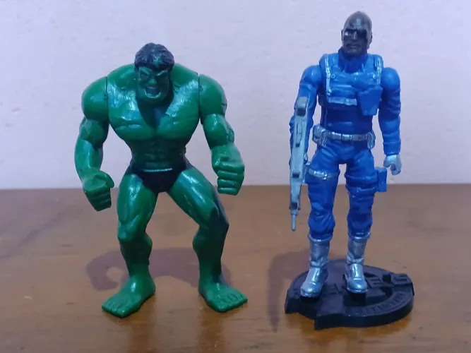 Actions figures Marvel Hulk e Nick Fury