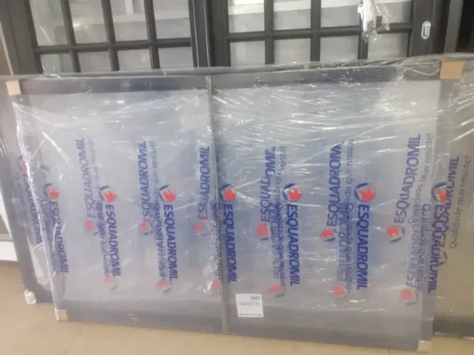 janela de alumínio preta com vidro 2 folhas 1,50x1,00  499,90 a vista 
