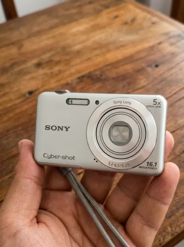 Câmera Sony Cybershot w710