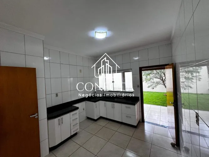 Casa em condomínio com 167 m² e espaço verde no Jardim Inconfidência