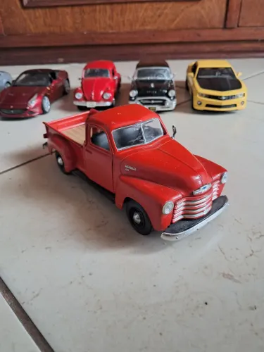 Miniatura PICAPE 1/24 Maisto