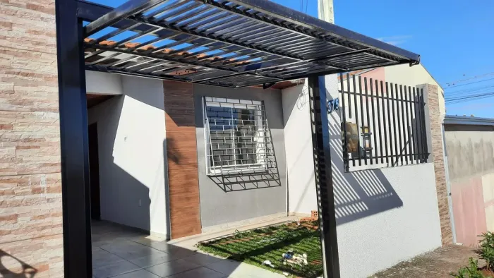 Linda residência em ótima localização de uvaranas. Aceita veículo e/ou assumir financiamen
