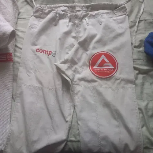 Kimono Gracie Barra CompGB Branco A4 - Linha Comp, excelente estado