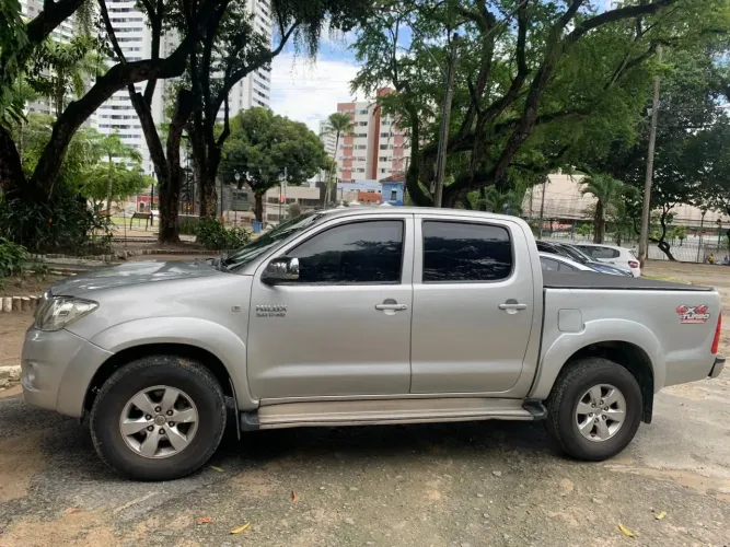 Toyota Hilux CD SRV D4-d 4X4 3.0 TDI Diesel AUT 2011