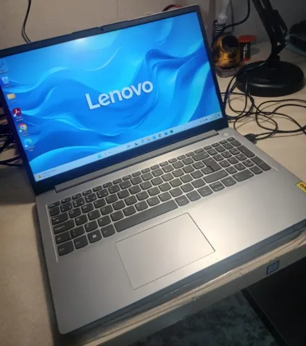 Notebook Lenovo i7-12th Memoria 8GB NVME 256GB Tela 15.6