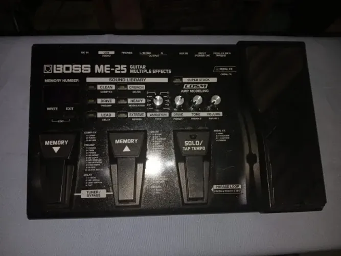 Pedaleira Boss ME-25