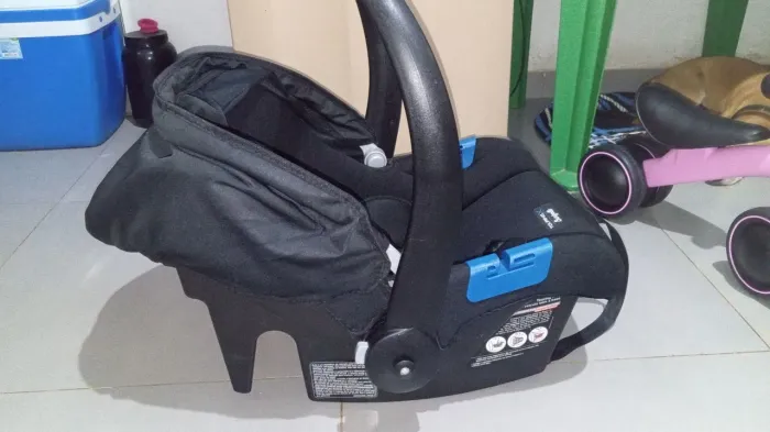 Vende-se bebê conforto